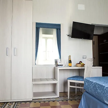 Domus Laurae 3* Рим