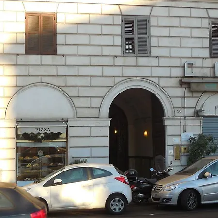 Domus Laurae Guest house Rome