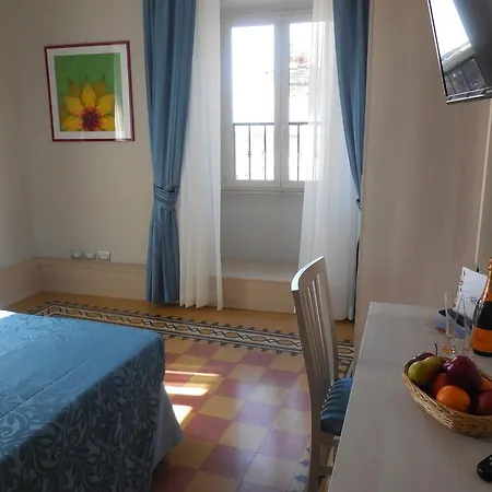 Domus Laurae Guest house 3*