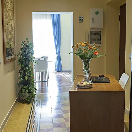 Guest house Domus Laurae 3*
